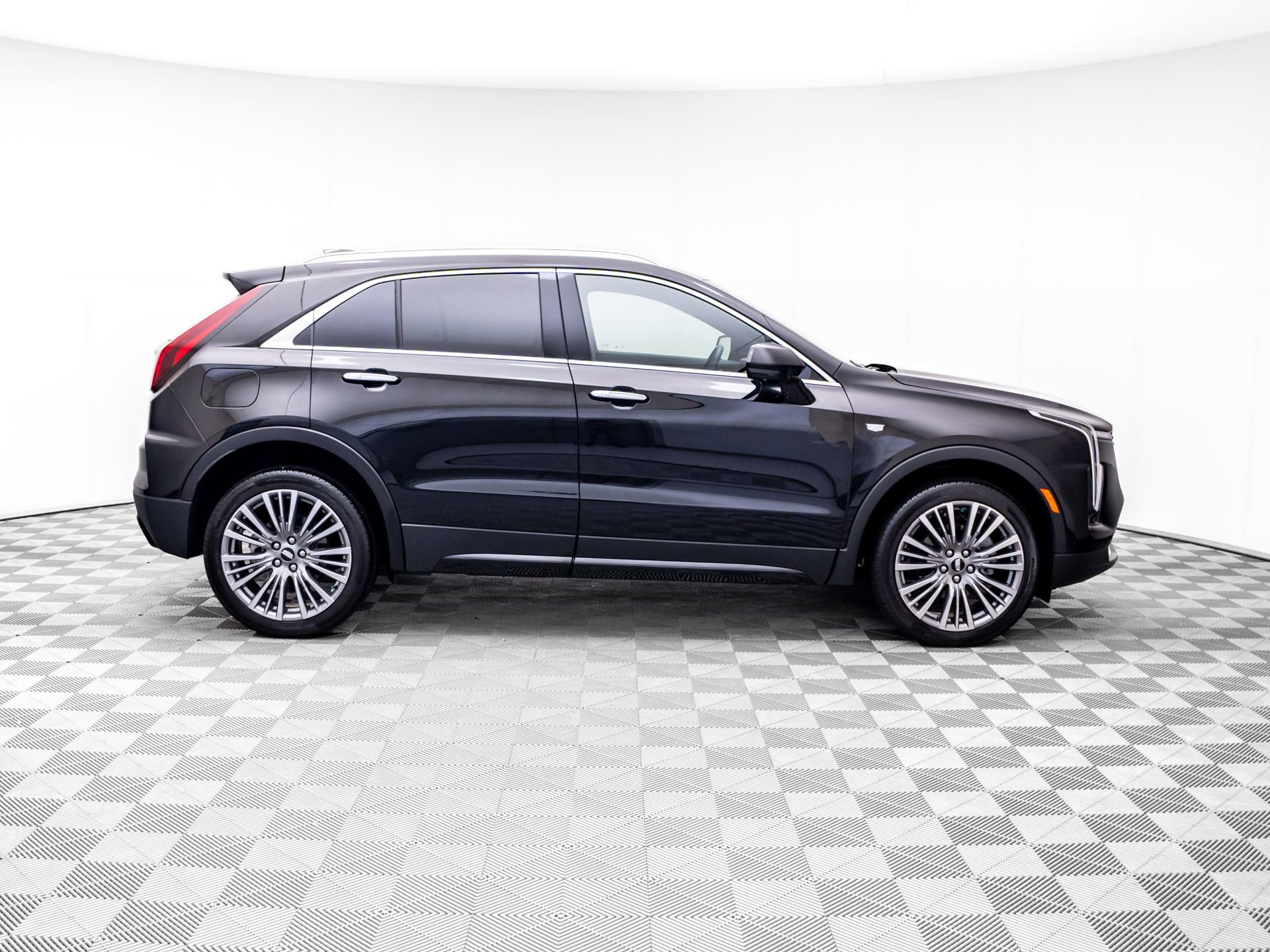 Certified 2025 Cadillac XT4 Premium Luxury AWD/4WD image 7