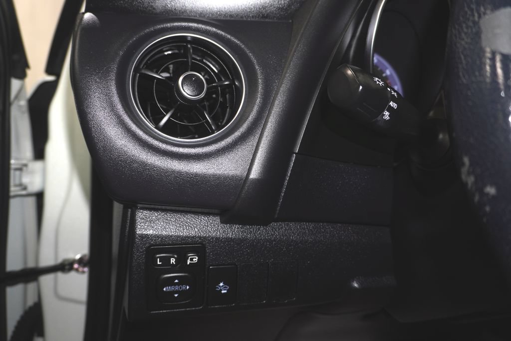 Used 2017 Toyota Corolla iM w/ Carpet Mat Package FWD image 20