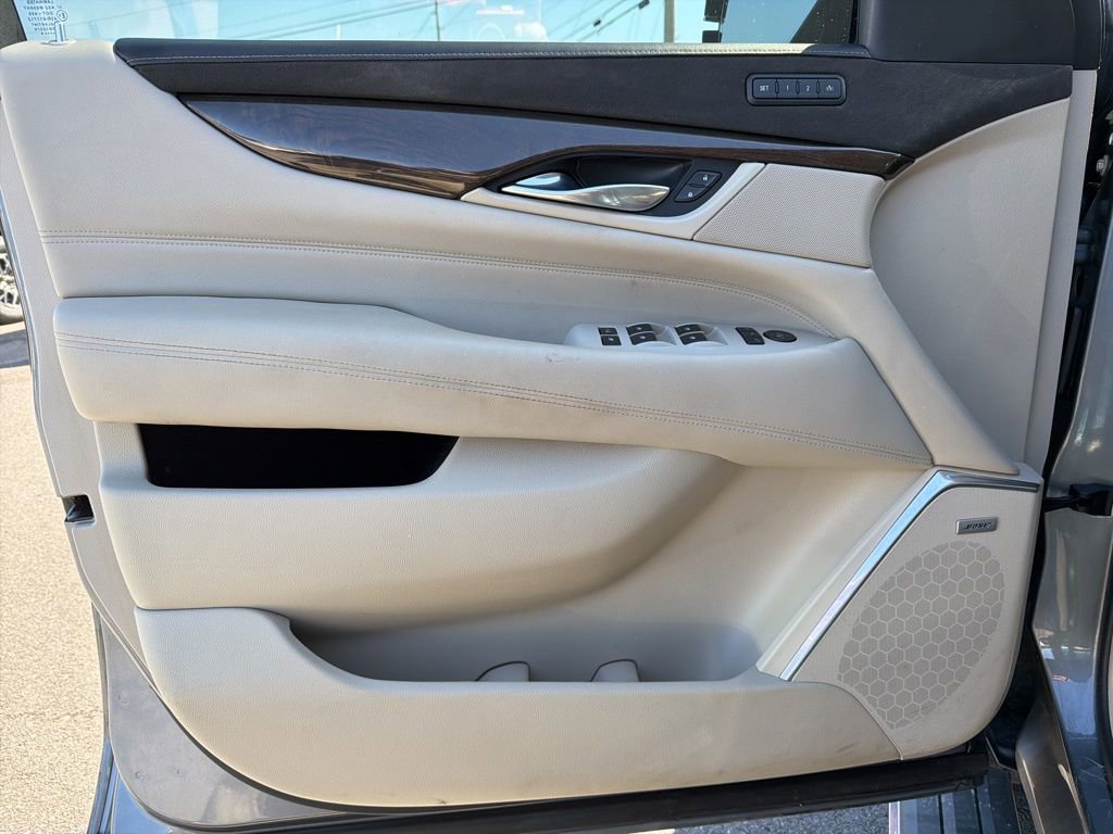 Used 2018 Cadillac Escalade Premium Luxury AWD/4WD image 37