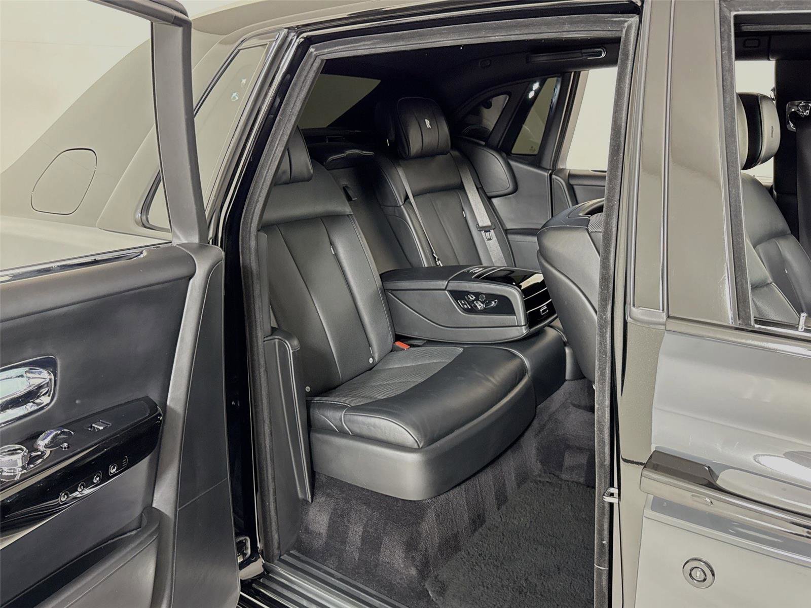 Used 2019 Rolls-Royce Phantom Sedan image 30