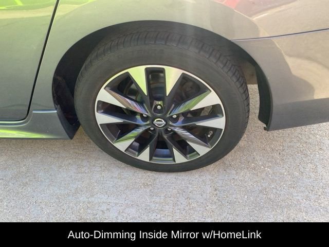 Used 2016 Nissan Sentra SR w/ SR Premium Package image 12