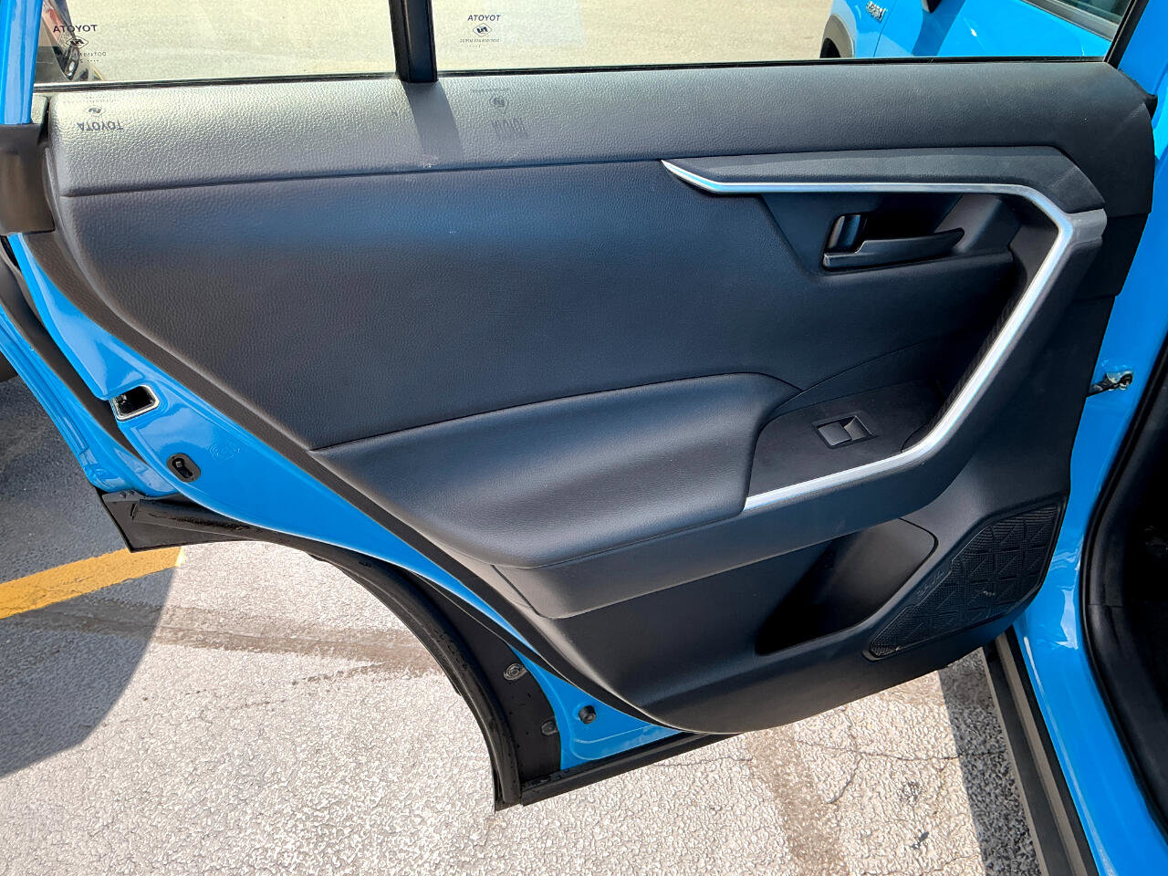 Used 2021 Toyota RAV4 LE image 18