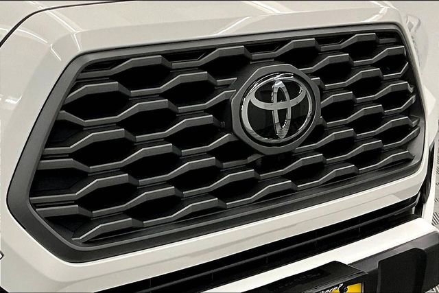 Used 2023 Toyota Tacoma TRD Off-Road w/ Technology Package AWD/4WD image 33