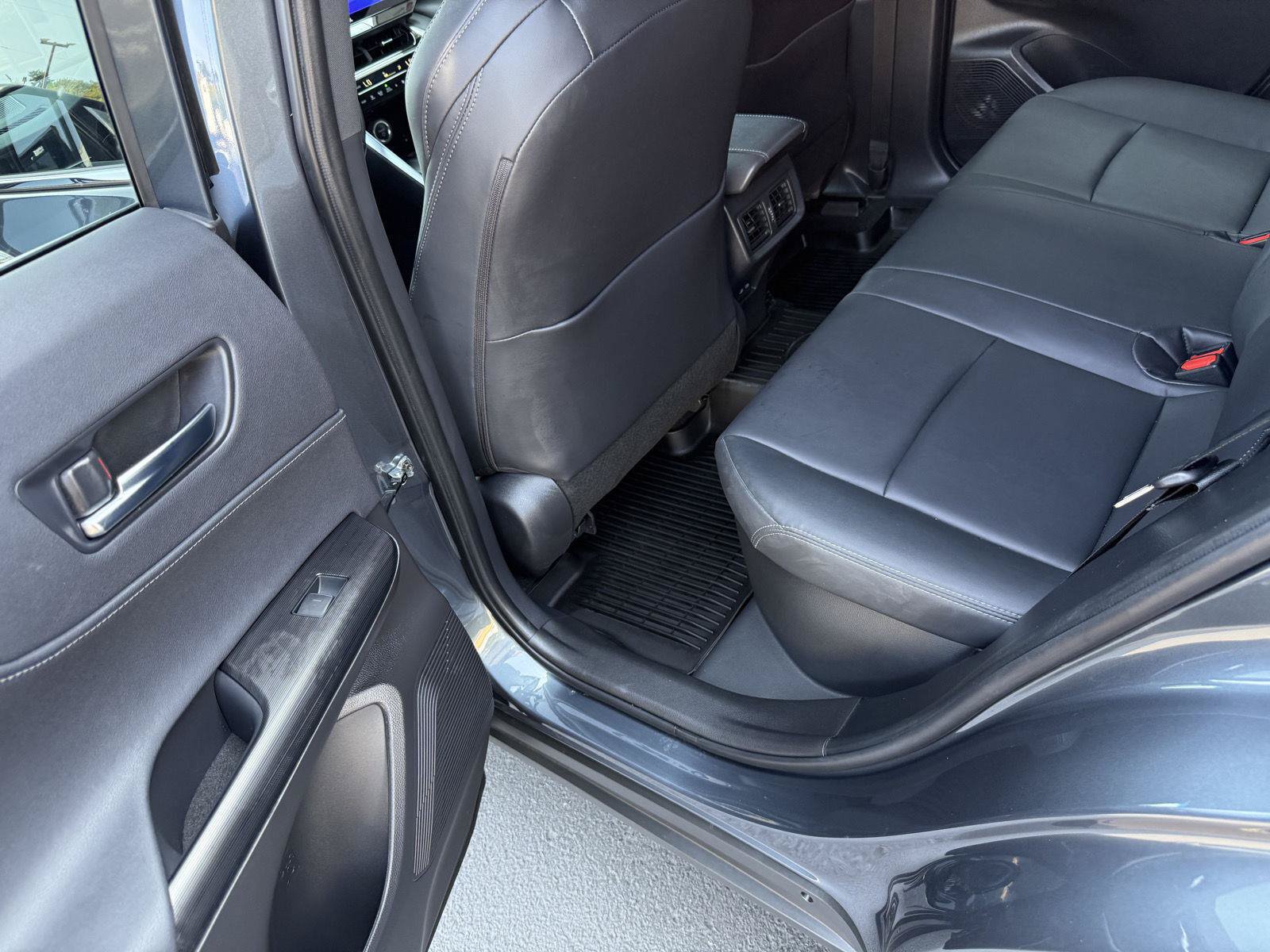 Certified 2024 Toyota Venza XLE AWD/4WD image 14