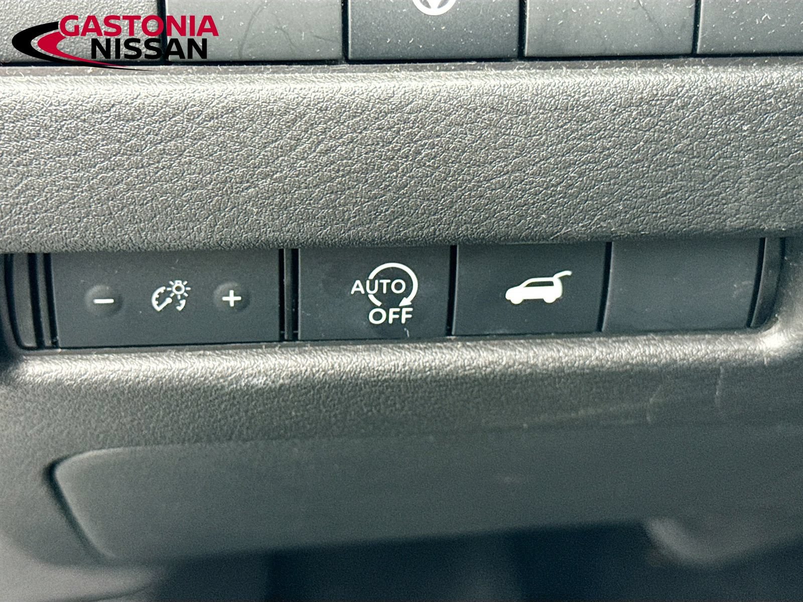 Used 2025 Nissan Rogue SV FWD image 13