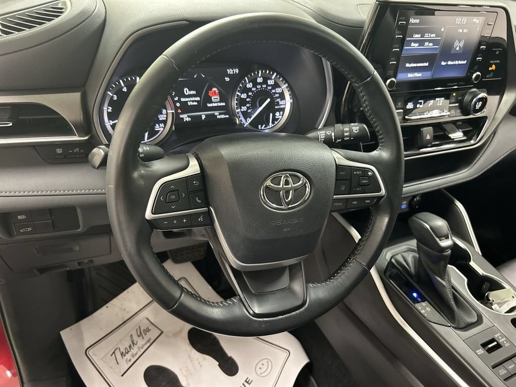 Used 2022 Toyota Highlander XLE AWD/4WD image 4