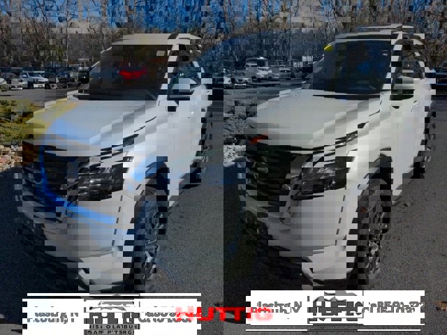 New 2025 Nissan Pathfinder SV w/ SV Premium Package