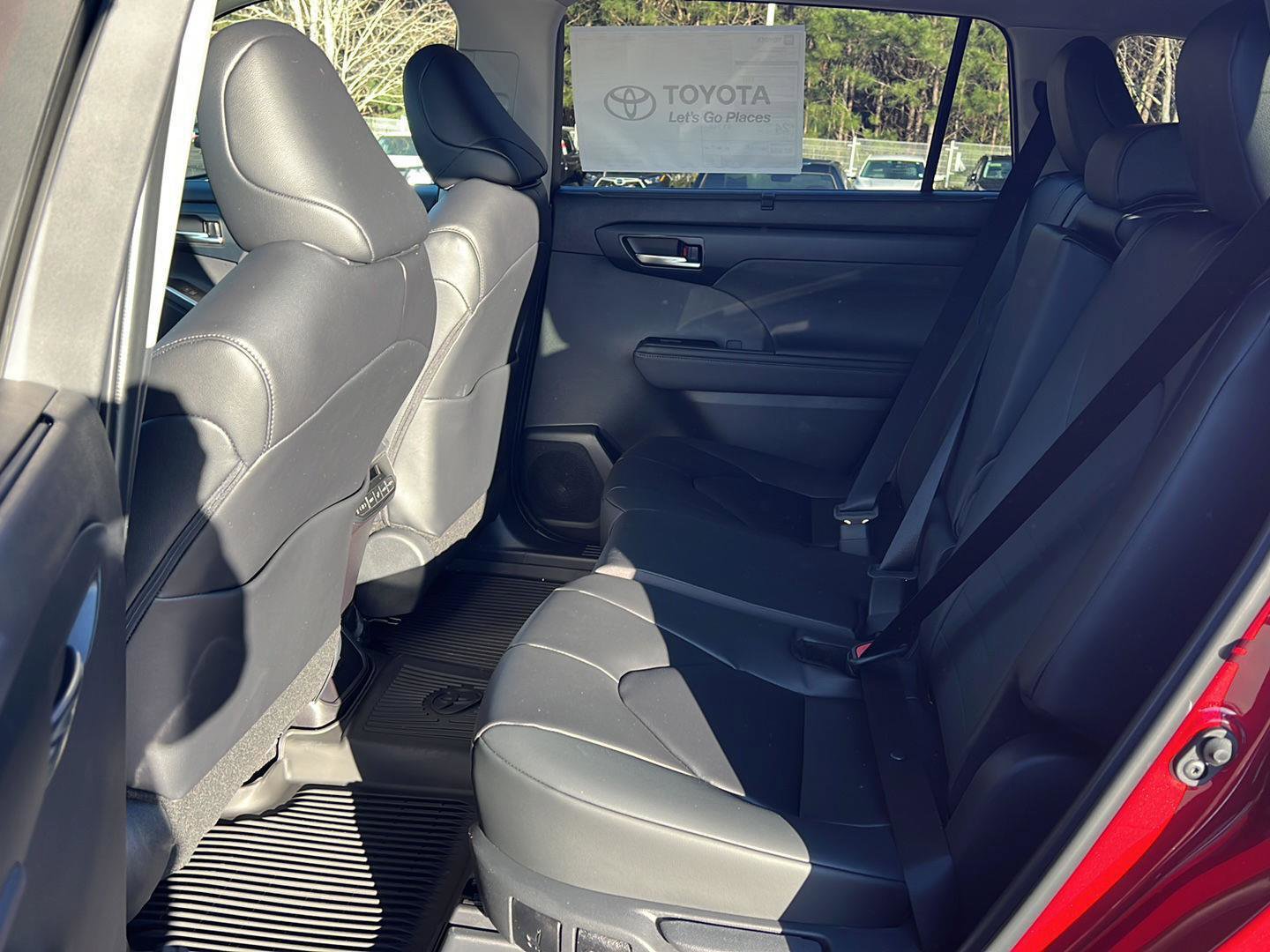 New 2026 Toyota Highlander XLE image 10