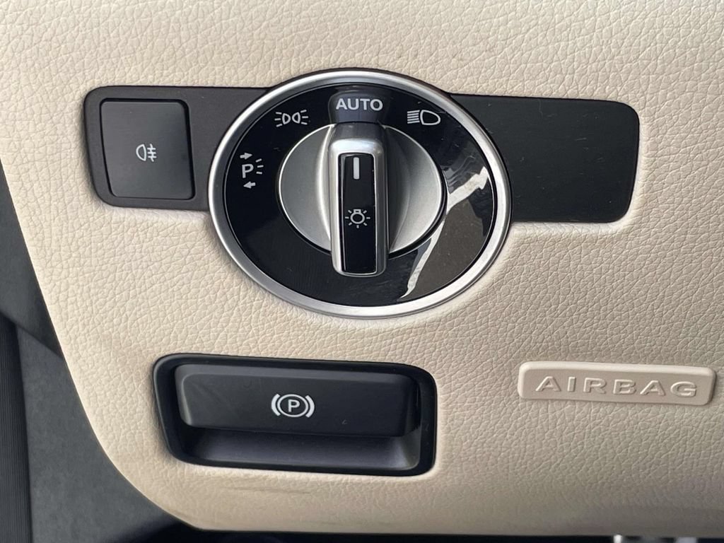 Used 2015 Mercedes-Benz SLK 250 image 22