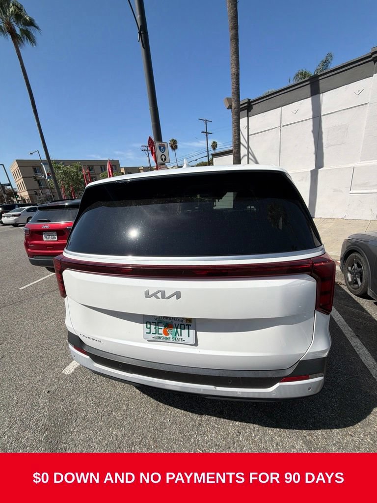 Used 2025 Kia Carnival FWD image 5
