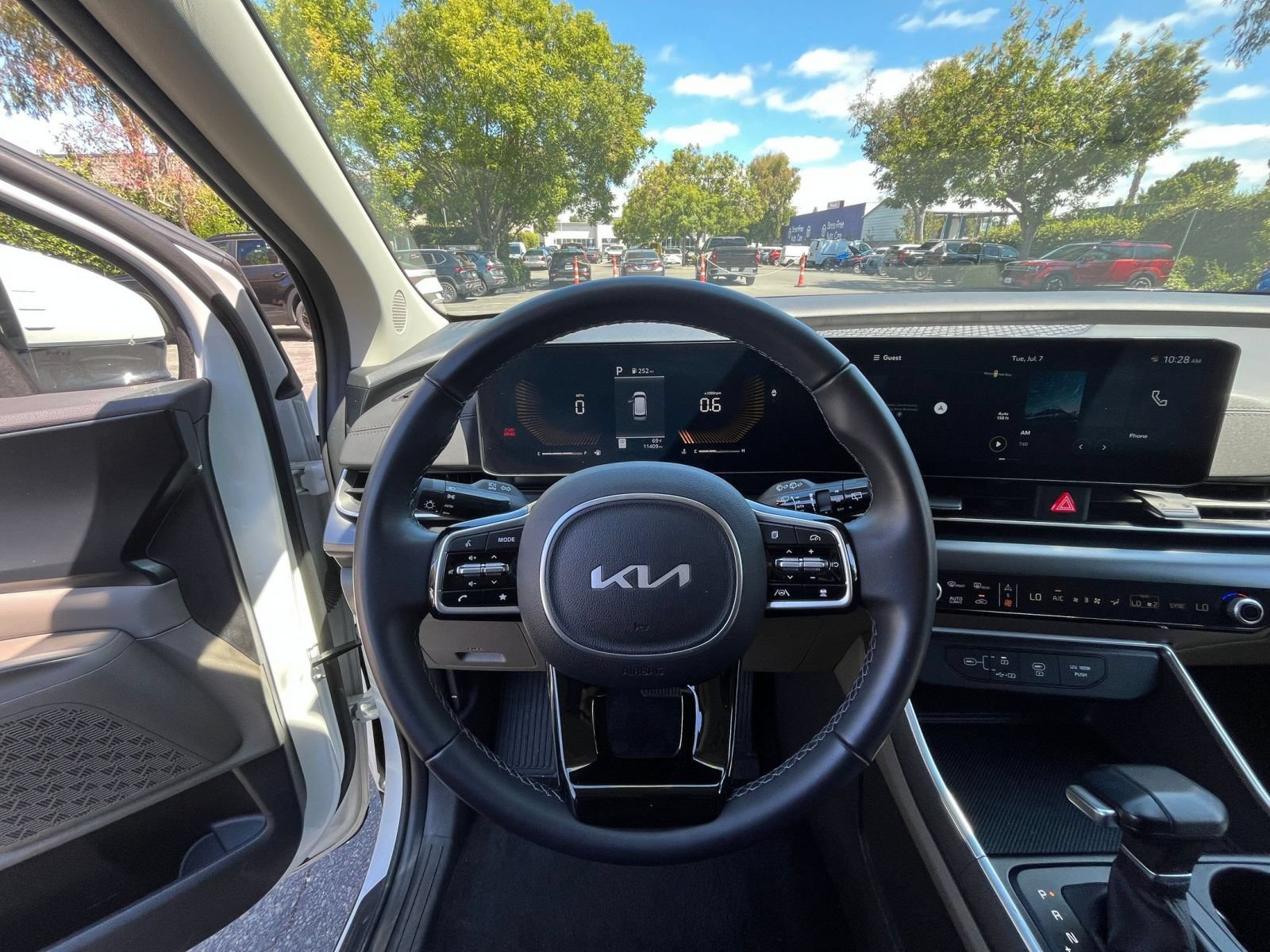Used 2026 Kia Carnival FWD image 37