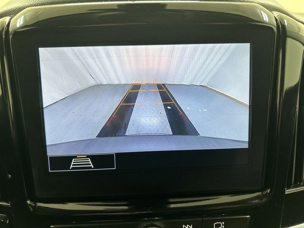 Used 2020 Chevrolet Traverse LT w/ Driver Confidence II Package image 15