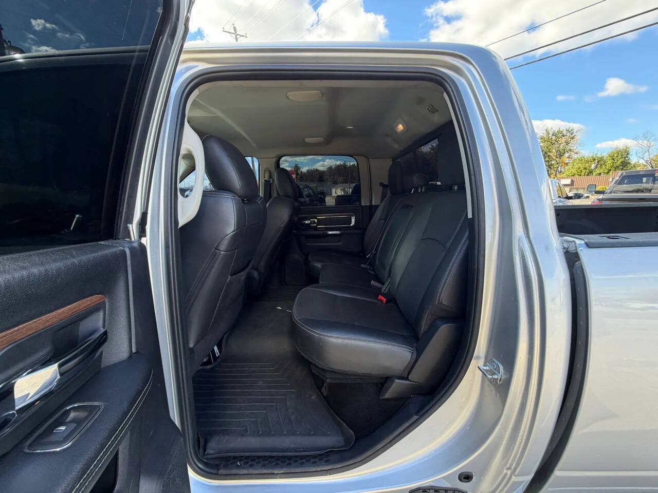 Used 2016 RAM 2500 Laramie AWD/4WD image 5