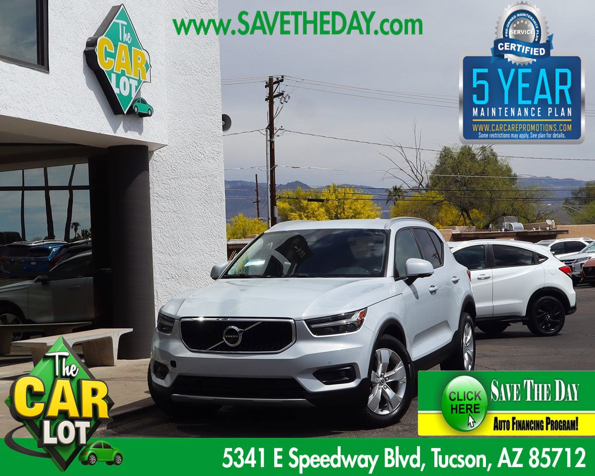 Used 2022 Volvo XC40 T4 Momentum image 1