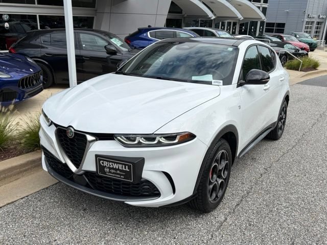 Used 2024 Alfa Romeo Tonale Ti w/ Premium Interior Package AWD/4WD image 2