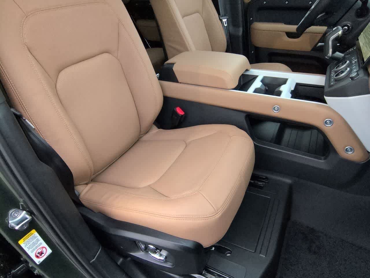 New 2026 Land Rover Defender 130 X-Dynamic SE image 24
