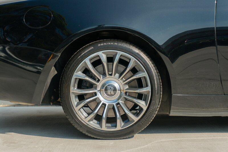 Used 2018 Rolls-Royce Dawn image 36