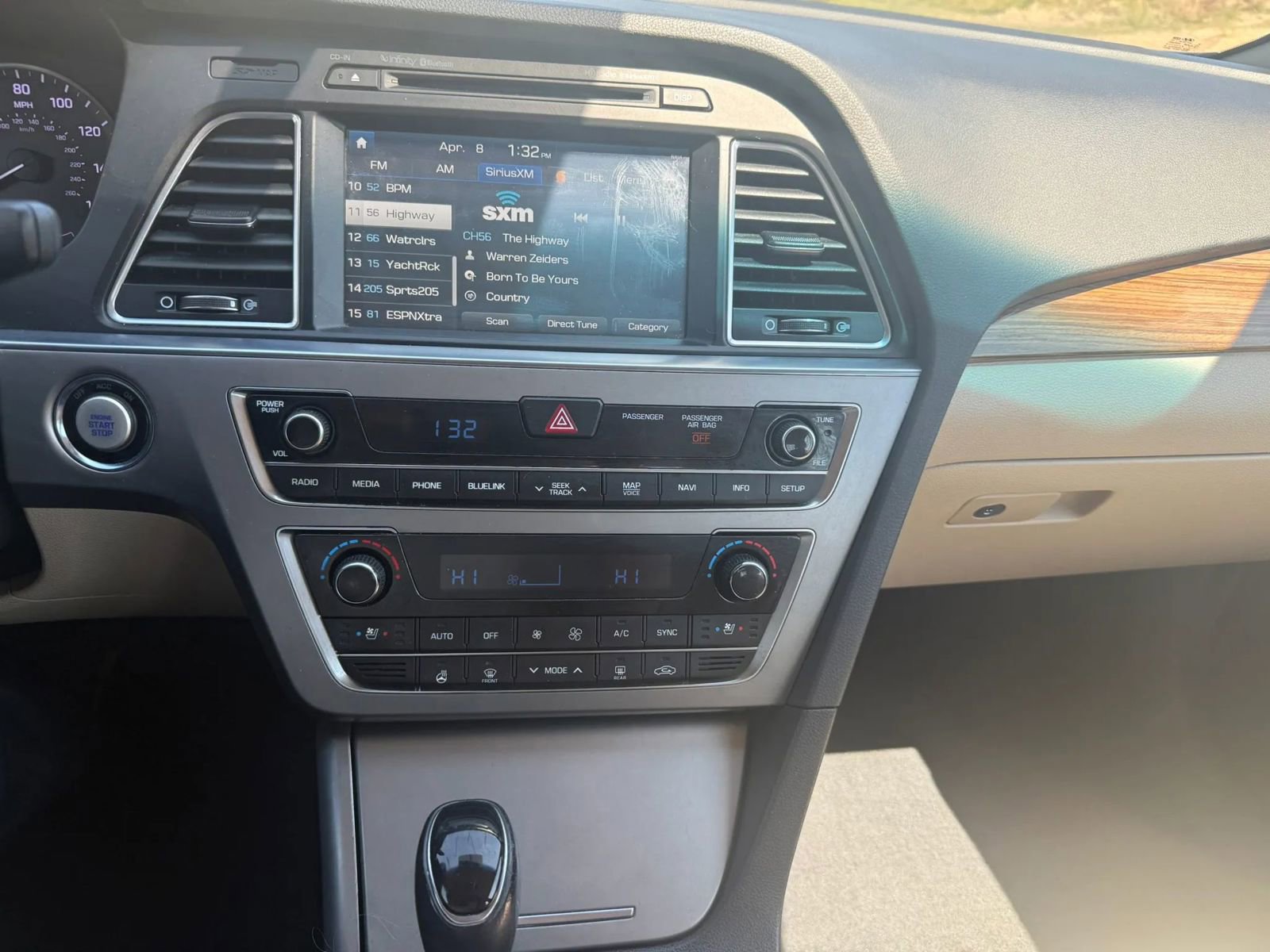 Used 2015 Hyundai Sonata Limited w/ Option Group 05 FWD image 15