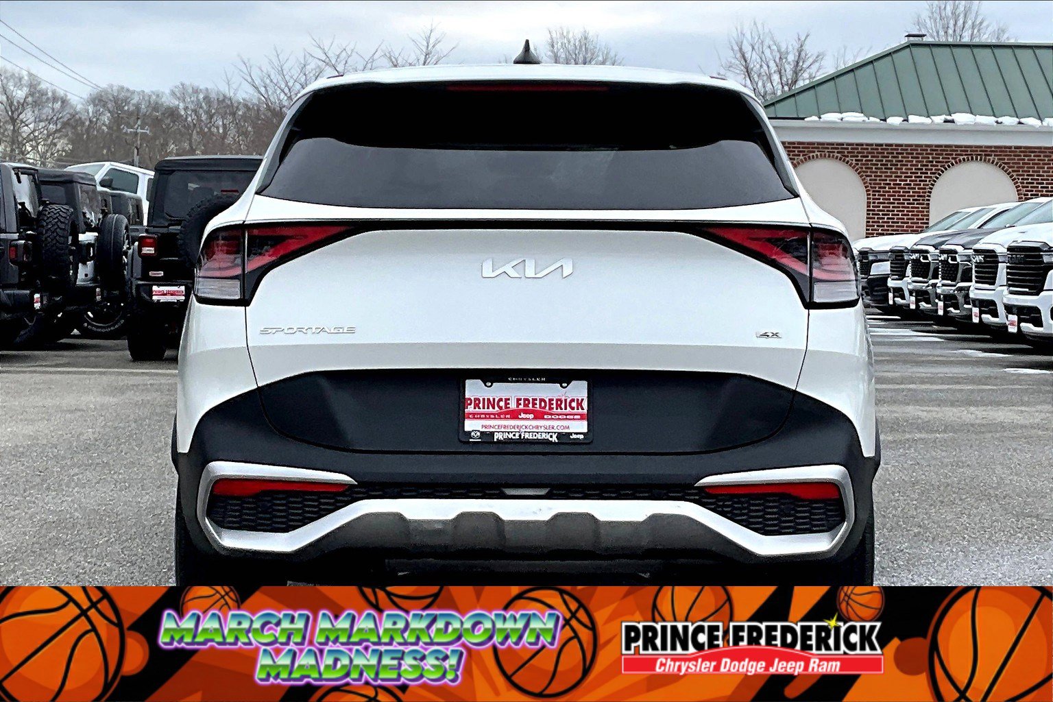 Used 2023 Kia Sportage LX image 4