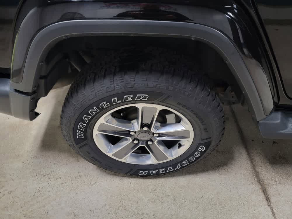 Used 2018 Jeep Wrangler Unlimited Sahara image 9