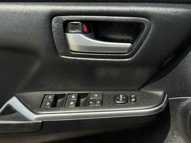 Used 2015 Toyota Camry SE FWD image 22