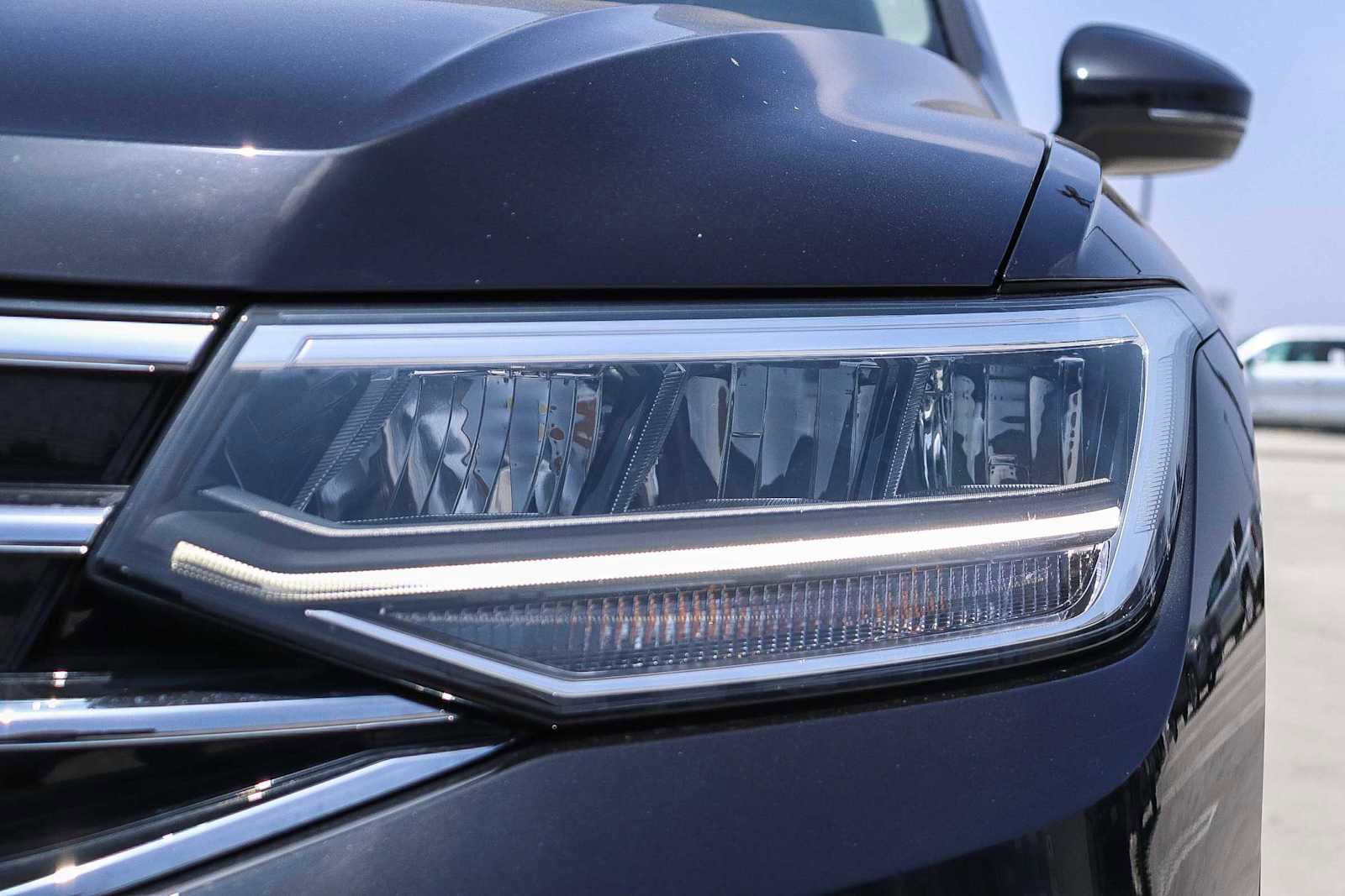 Certified 2023 Volkswagen Tiguan SE FWD image 7