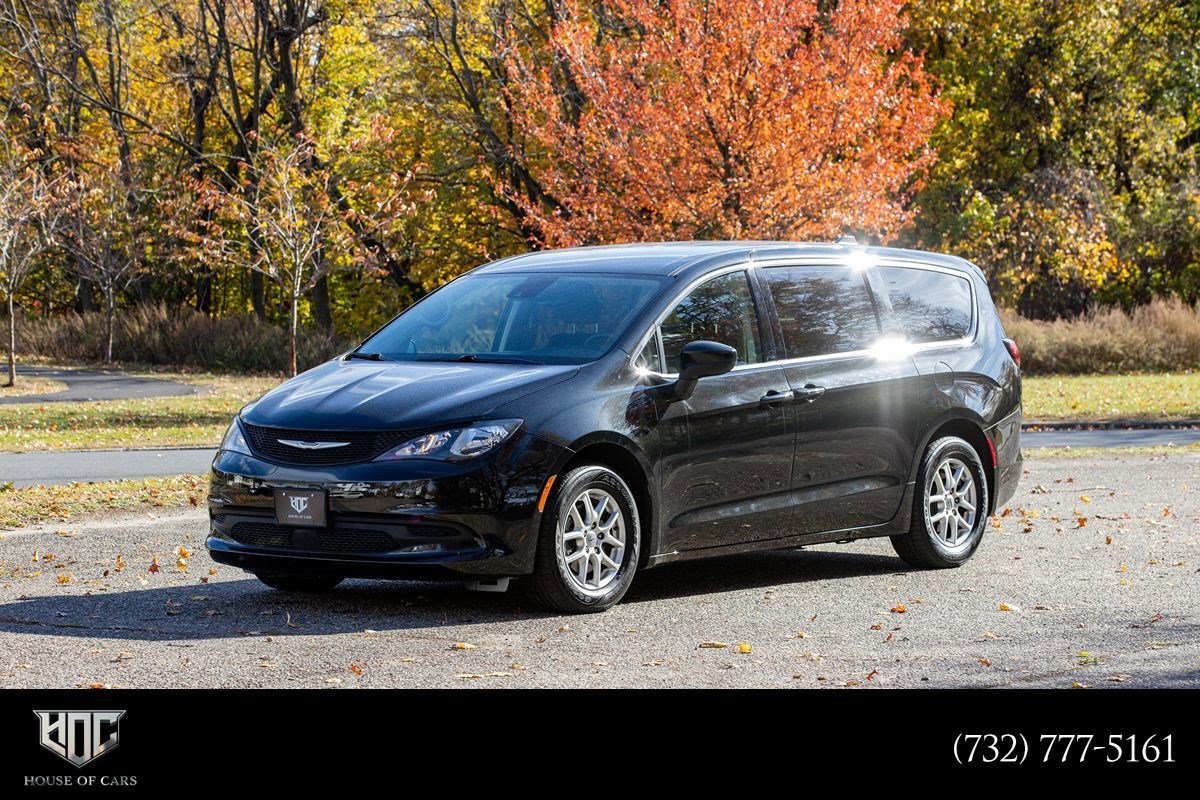 Used 2022 Chrysler Voyager LX