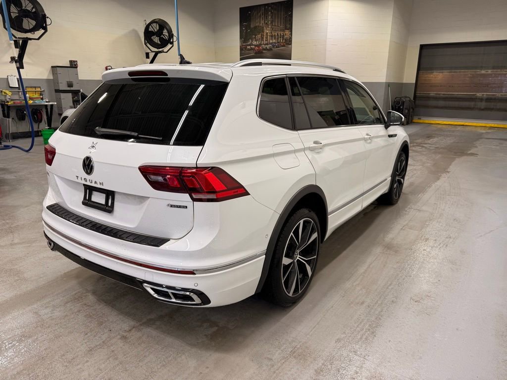 Used 2024 Volkswagen Tiguan SEL R-Line image 6