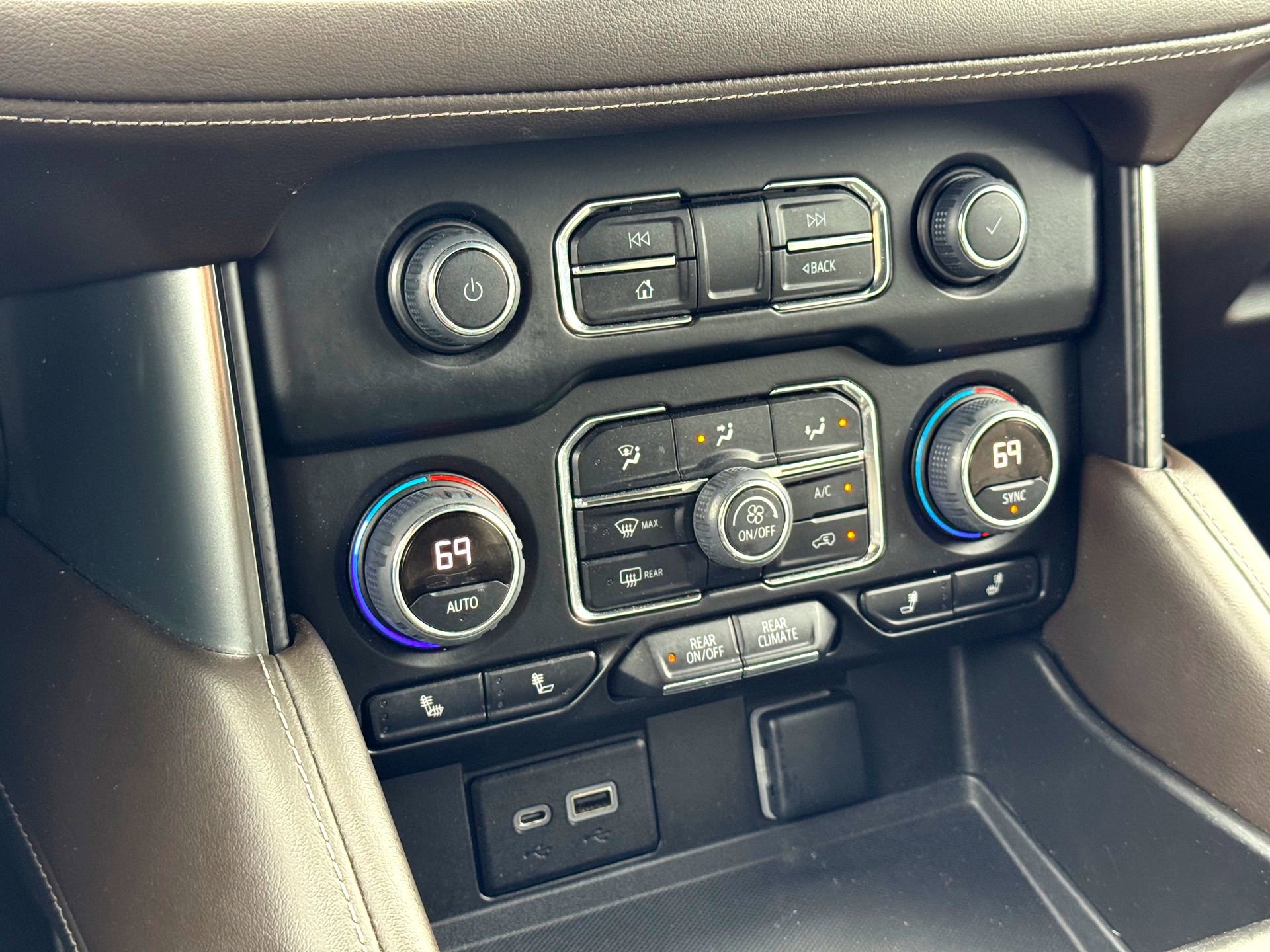 Used 2022 Chevrolet Tahoe LT w/ Luxury Package image 28