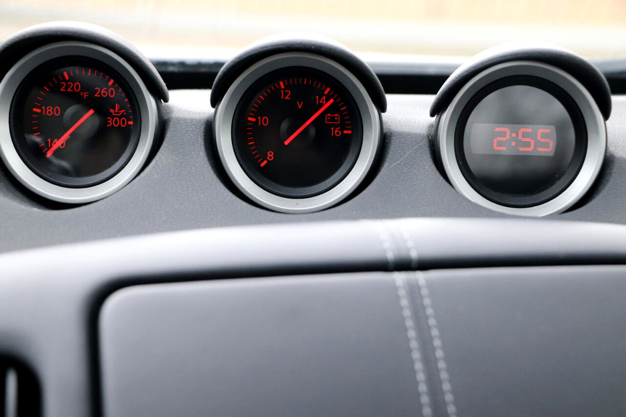 Used 2010 Nissan 370Z Touring image 10