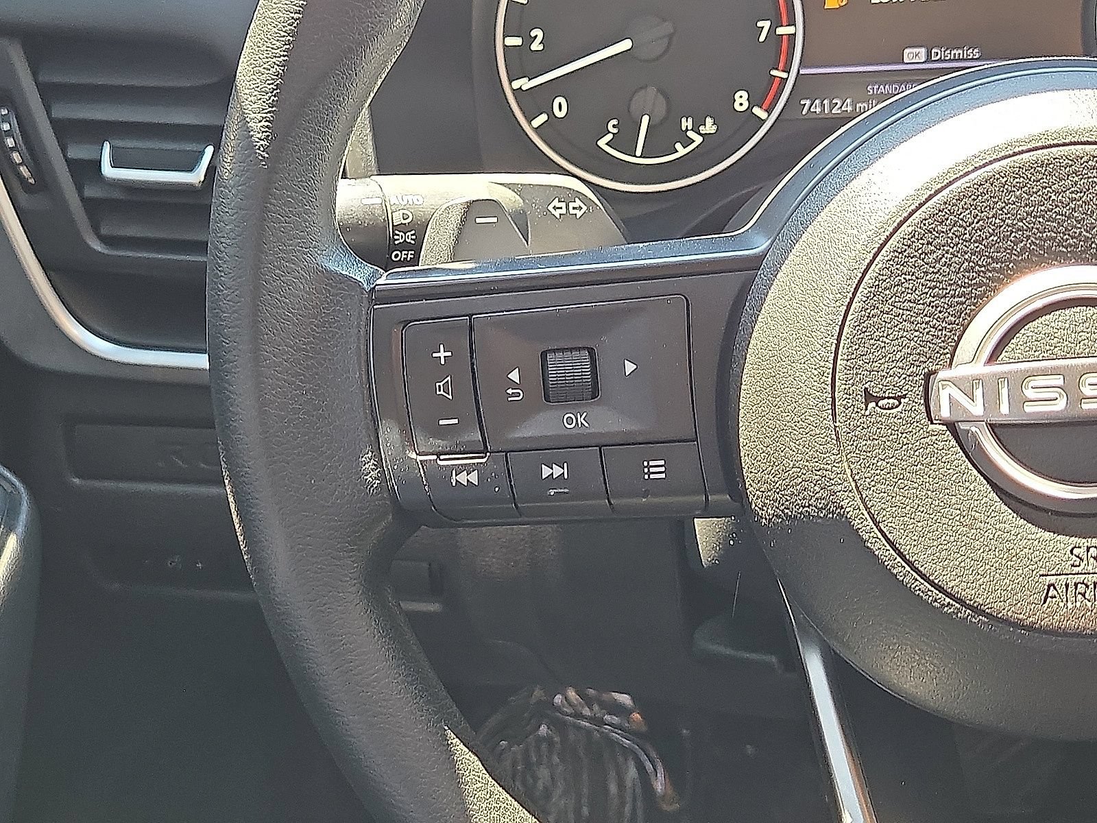 Used 2023 Nissan Rogue S FWD image 16