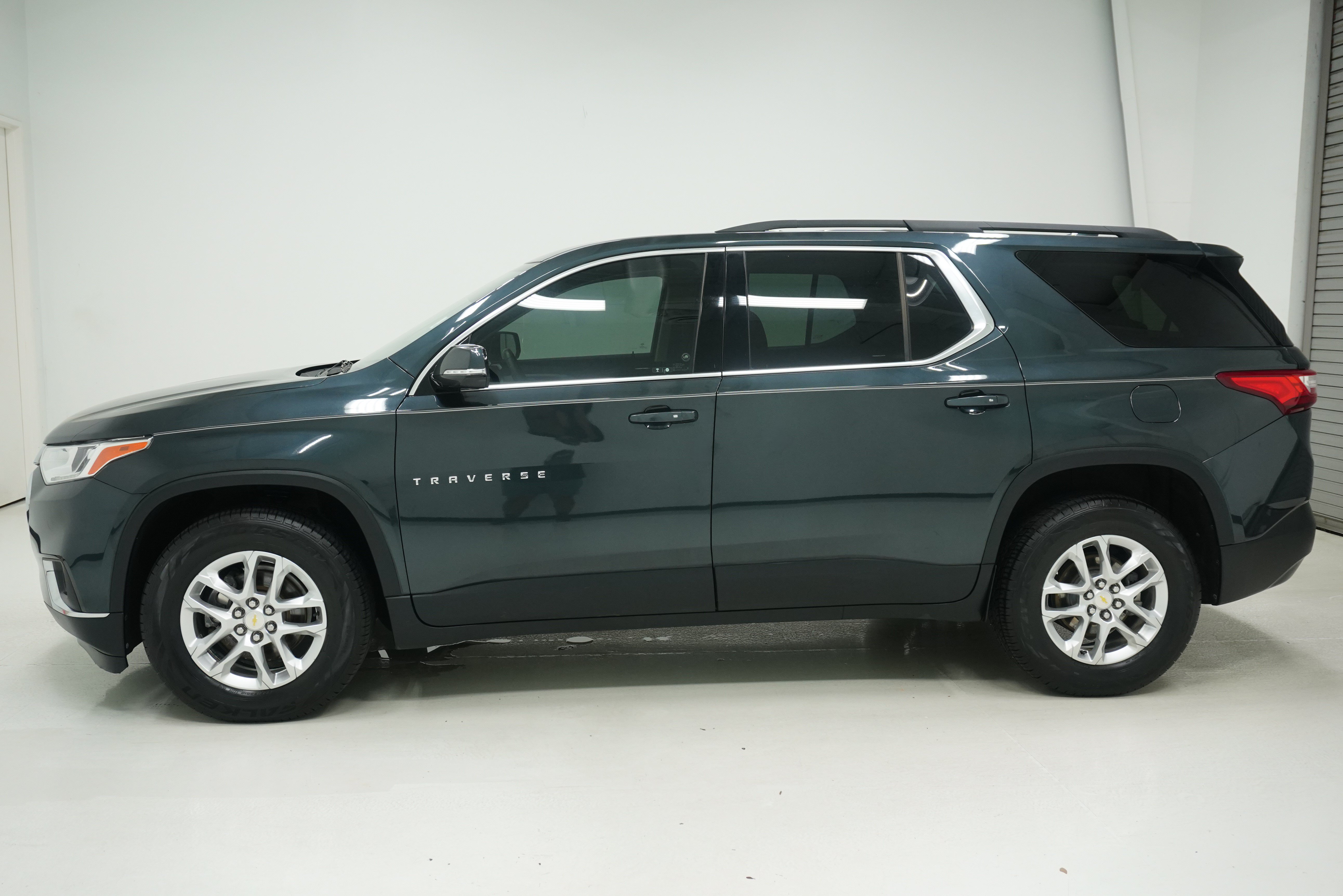 Used 2020 Chevrolet Traverse LT FWD image 7