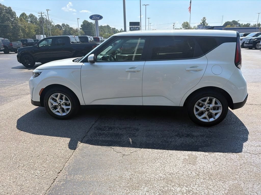 Used 2024 Kia Soul LX w/ Option Group 015 FWD image 6