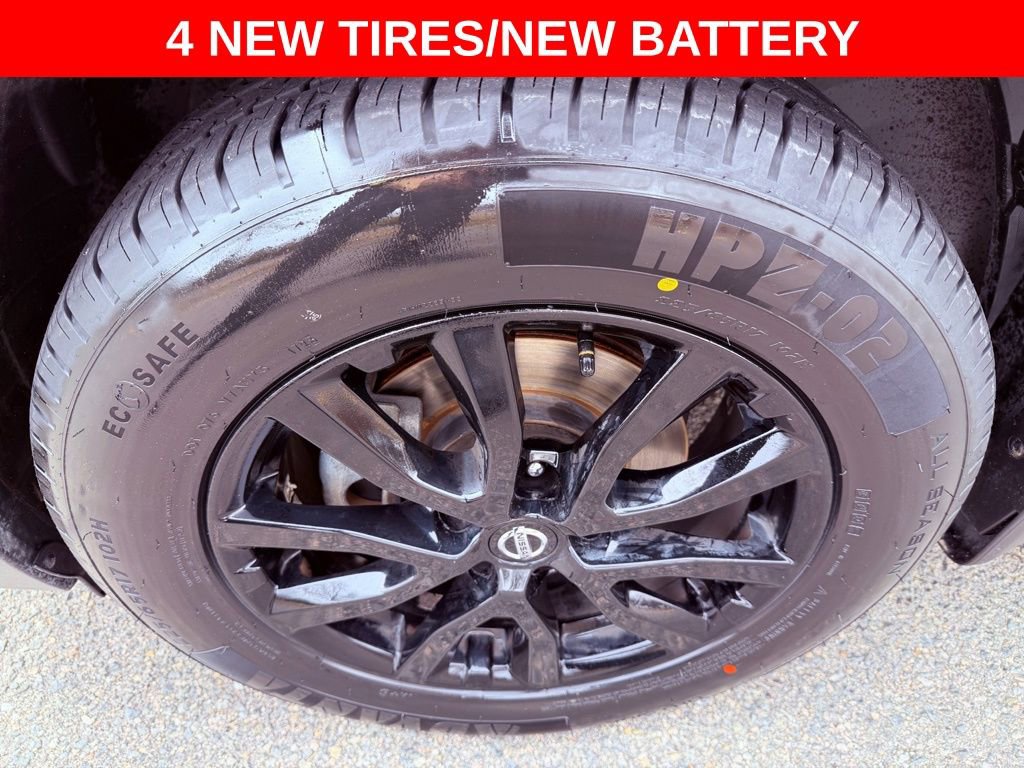 Used 2017 Nissan Rogue SV w/ Midnight Edition Package image 4