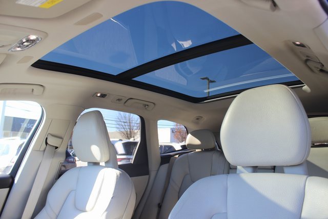 Used 2018 Volvo XC60 T6 Momentum w/ Advanced Package image 22