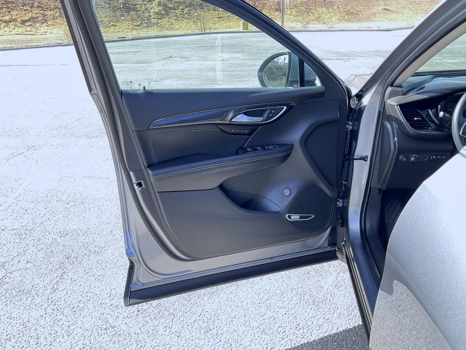 Certified 2021 Buick Envision Essence w/ Technology Package I AWD/4WD image 9