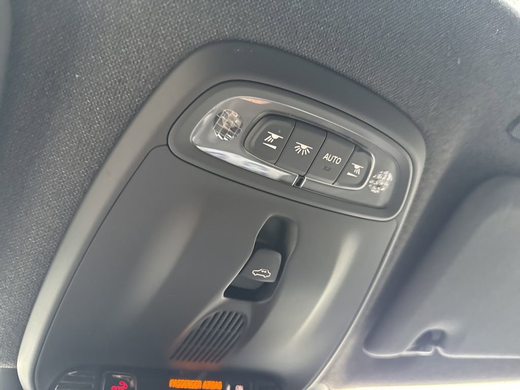 Used 2019 Volvo XC40 T5 R-Design image 23