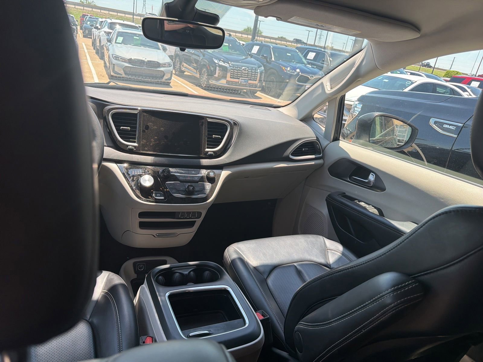 Used 2023 Chrysler Pacifica Touring-L FWD image 10
