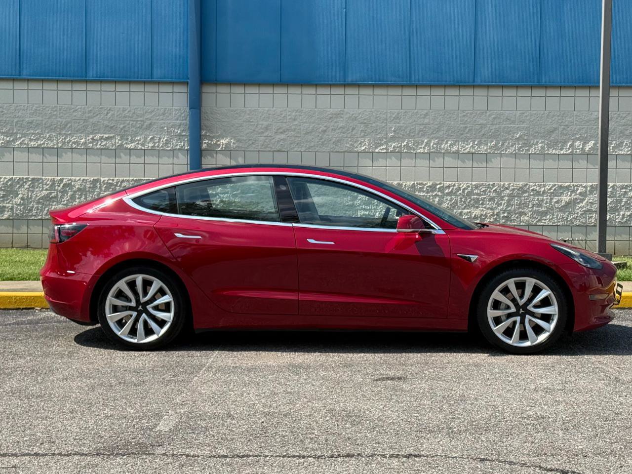 Used 2017 Tesla Model 3 Long Range RWD image 4