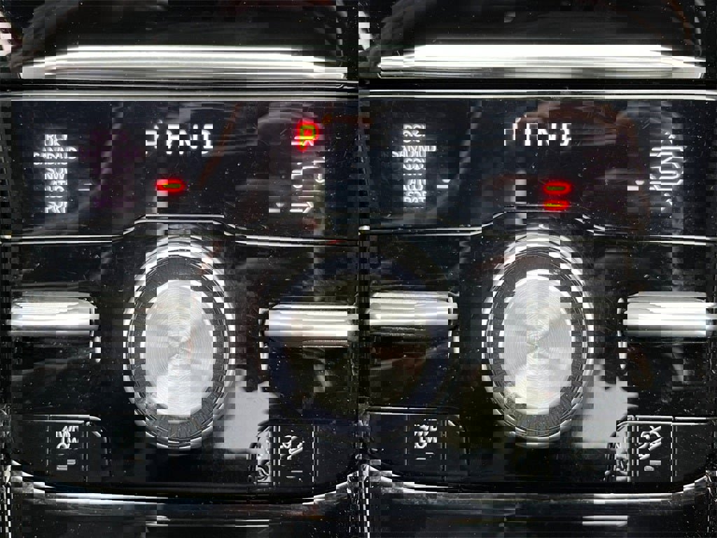 Used 2024 Jeep Grand Cherokee Overland w/ Luxury Tech Group IV image 23