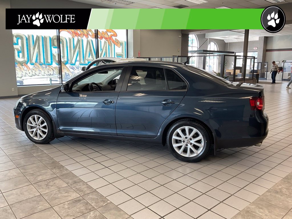 Used 2010 Volkswagen Jetta Limited Edition FWD image 4