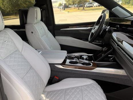 New 2026 Cadillac Escalade ESV Platinum Sport w/ LPO, Floor Liner Package AWD/4WD image 24