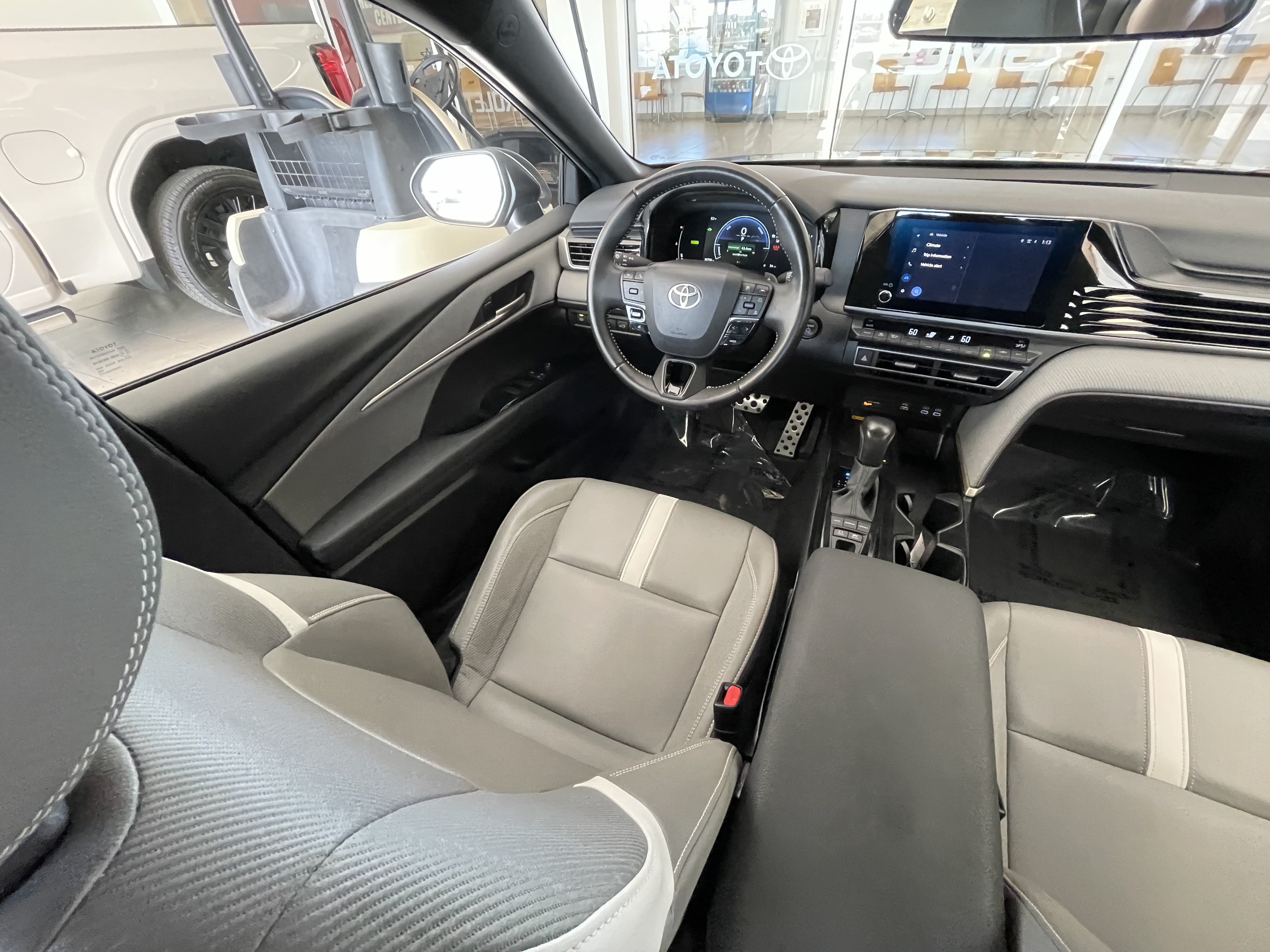 Used 2025 Toyota Camry SE FWD image 20