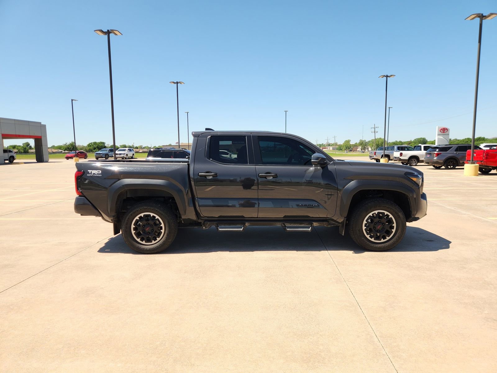 Used 2024 Toyota Tacoma TRD Off-Road w/ TRD Off Road Upgrade Package AWD/4WD image 7