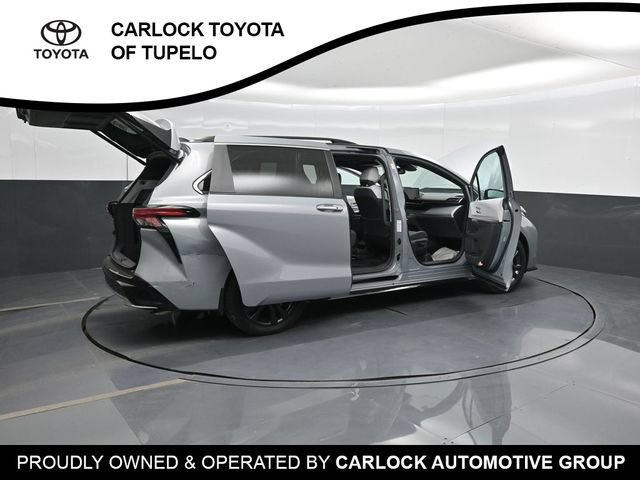 Used 2024 Toyota Sienna XSE FWD image 57