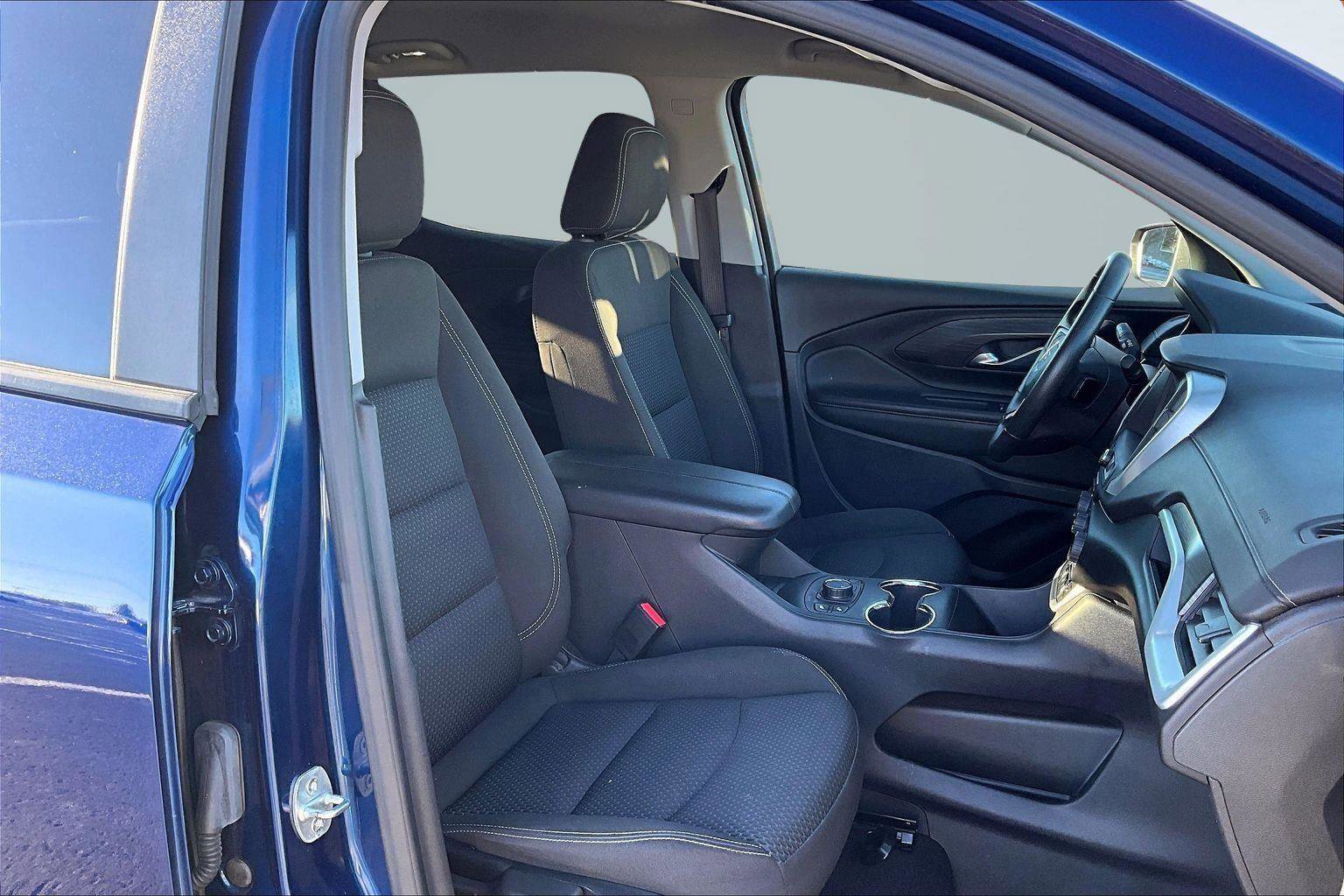 Used 2023 GMC Terrain SLE w/ Driver Convenience Package image 8