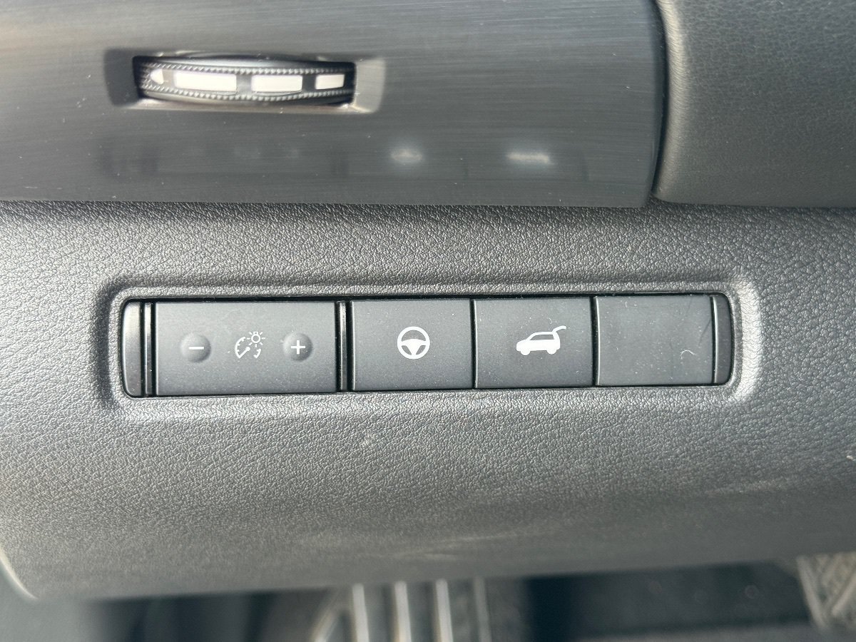 Used 2023 Nissan Pathfinder SL w/ Black Appearance Package FWD image 21