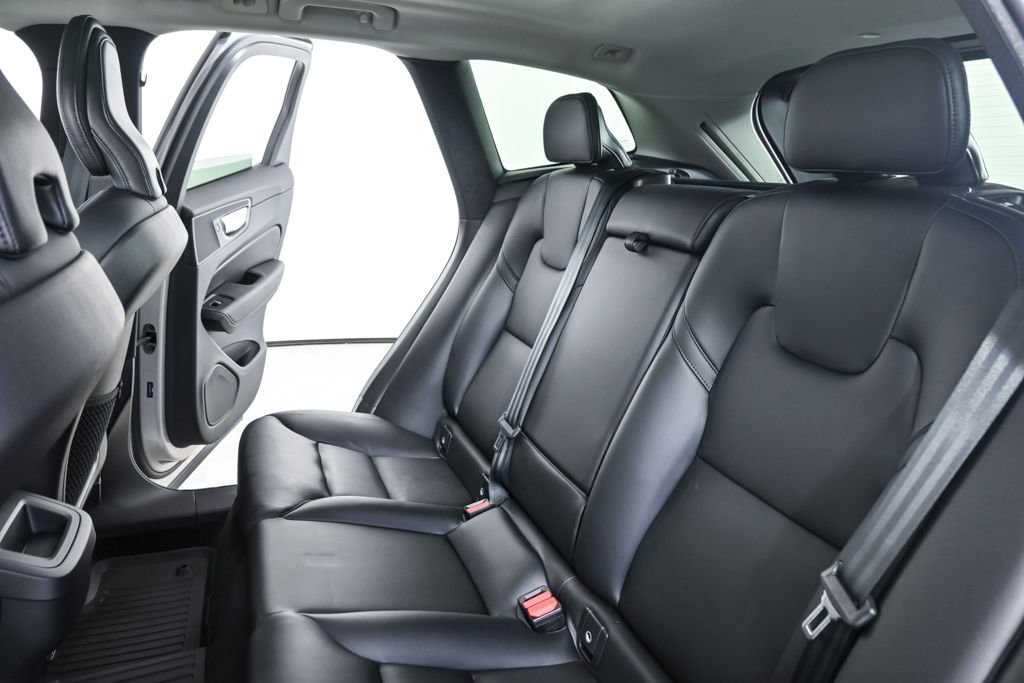 Certified 2024 Volvo XC60 B5 Core w/ Protection Package Premier AWD/4WD image 22