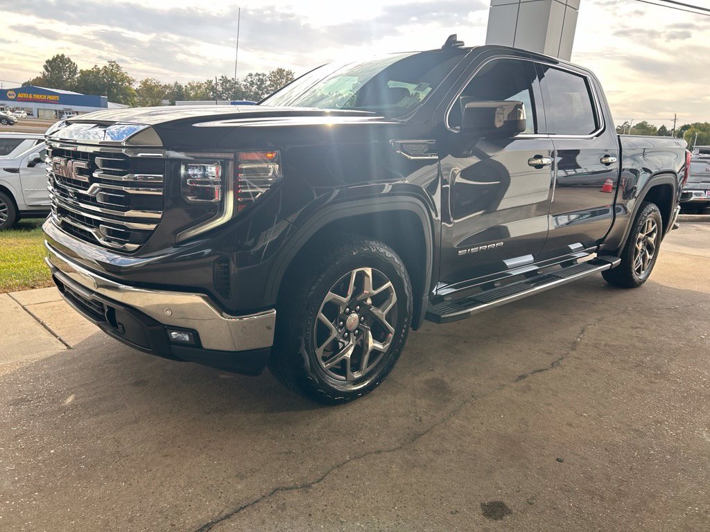 Used 2024 GMC Sierra 1500 SLT AWD/4WD image 4