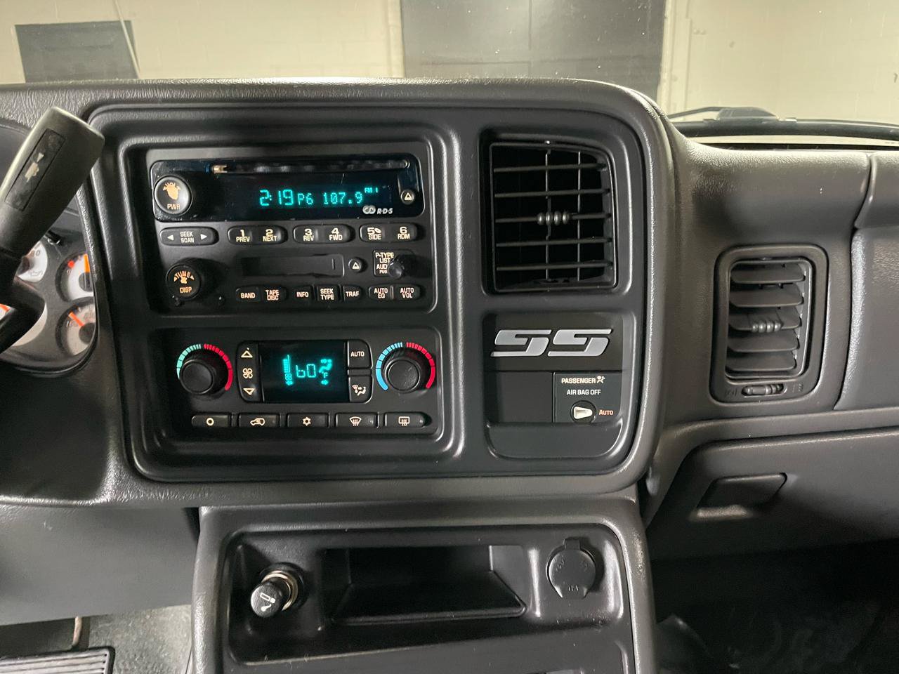 Used 2003 Chevrolet Silverado 1500 SS AWD/4WD image 28